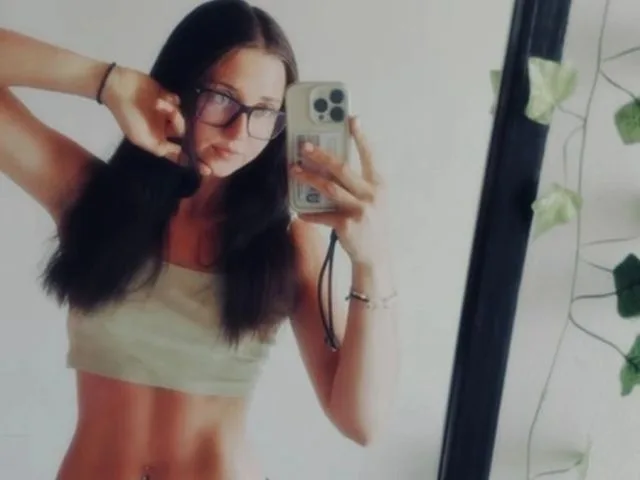 VanessaShineX live im Teen Cam Chat